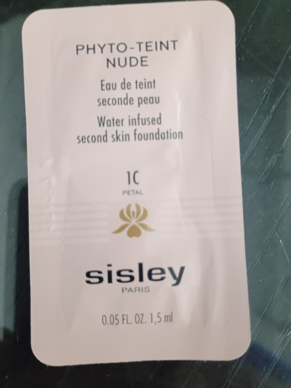 Sisley Phyto-Teint Nude Foundation Sample – Petal (Light Pink & Gold) 10 Units